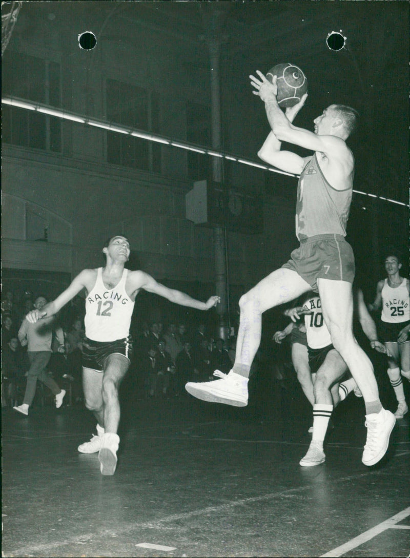 Hellemans vs. Bernier in basketball - Vintage Photograph