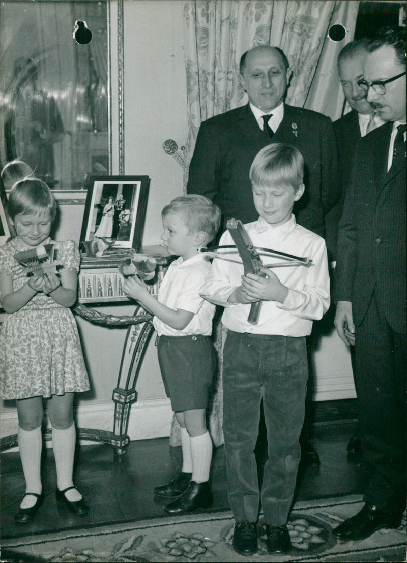 A small crossbow for Prince Philippe - Vintage Photograph