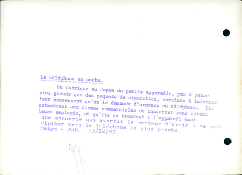 Japanese employees are warned of urgent call by this small device - Vintage Photograph