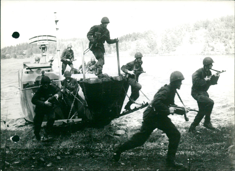 Marine soldiers with rifles - Vintage Photograph