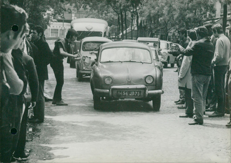 The Citroën strike continues - Vintage Photograph