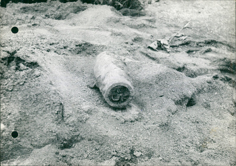 A WWI projectile found during earthworks in Namur. - Vintage Photograph