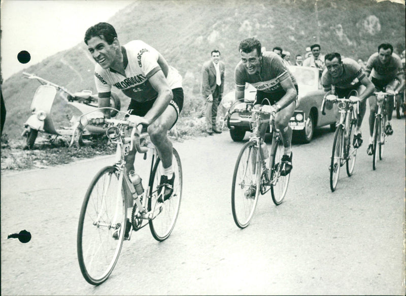 Tour of Italy with Louison BOBET, Charly GAUL, NENCINI - Vintage Photograph