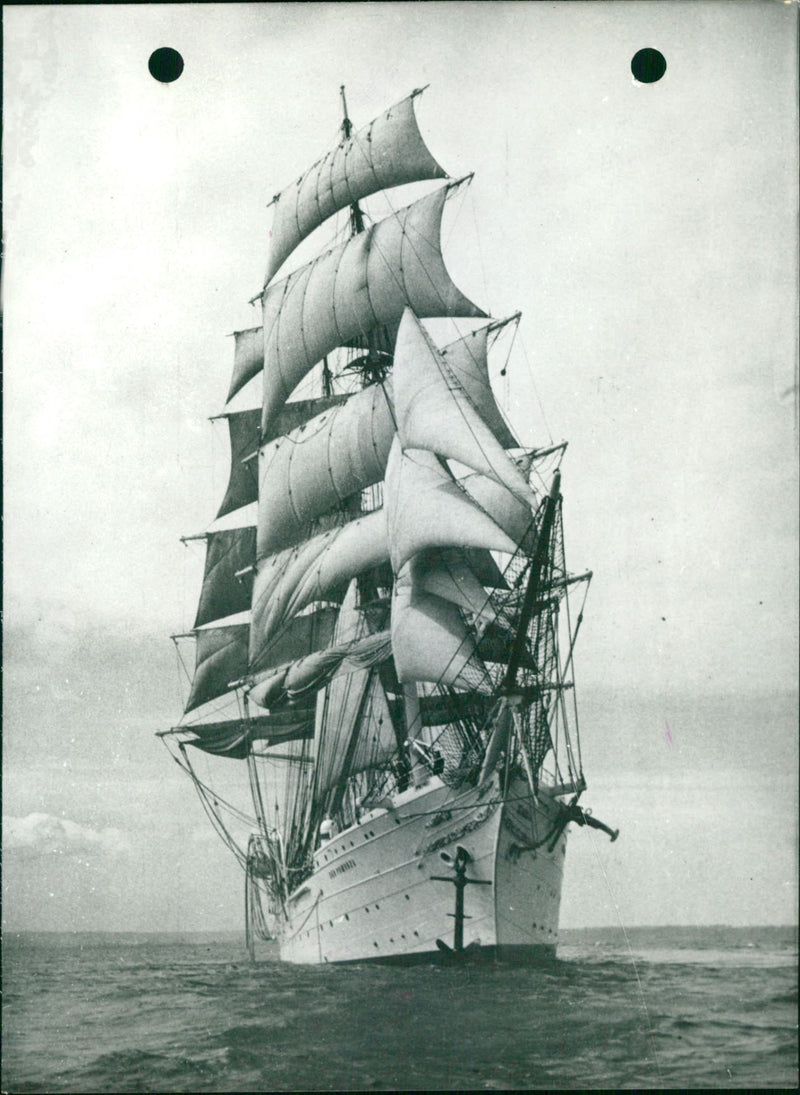 Dar Pomoza's long voyage at sea - Vintage Photograph