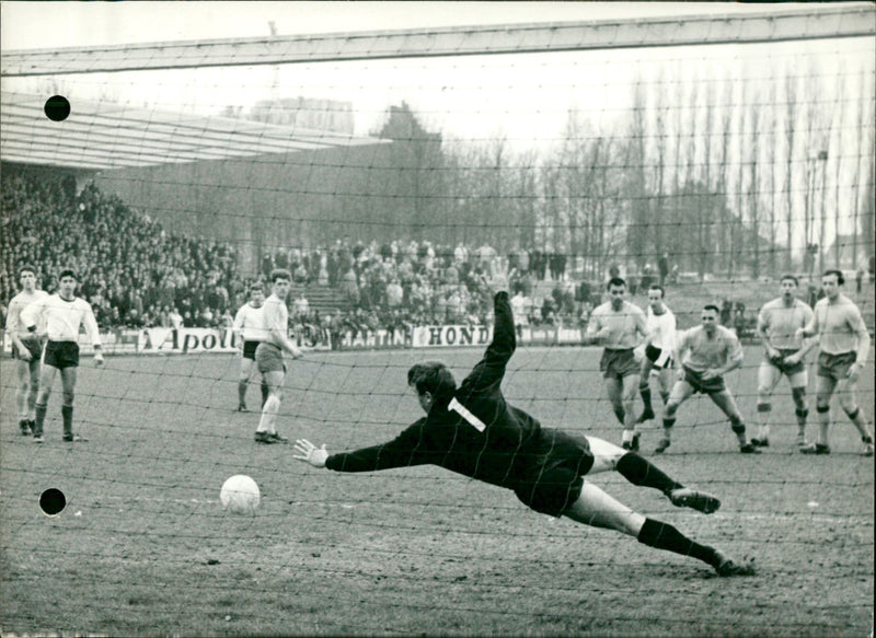 Belgian Football: Racing White- St Truiden - Vintage Photograph