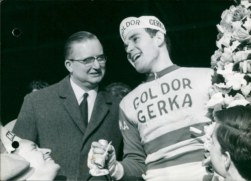 Willy Vekemans on the podium of "Het Volk" tour. - Vintage Photograph