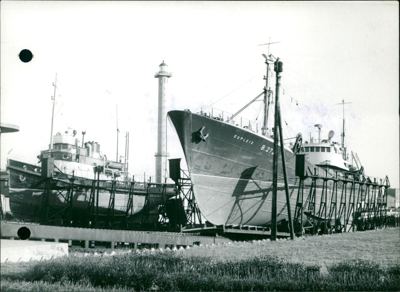 French trawler, the "Dupleix" and a tug of the Marine, the "Zeeleeuw". - Vintage Photograph