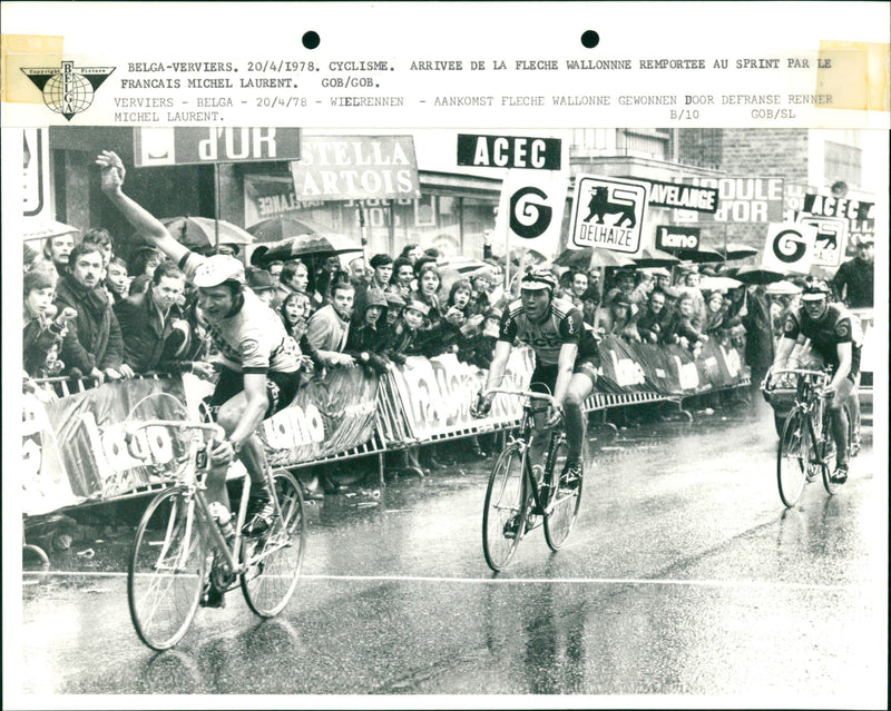 Michel Laurent wins Flèche Wallonne 1978. - Vintage Photograph