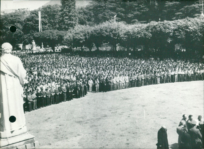 40.000 soldiers on pilgrimage to Lourdes - Vintage Photograph