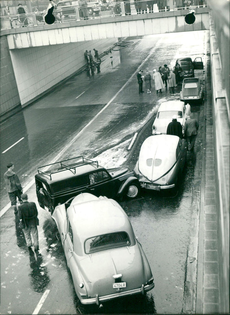 Spectral chain collision - Vintage Photograph