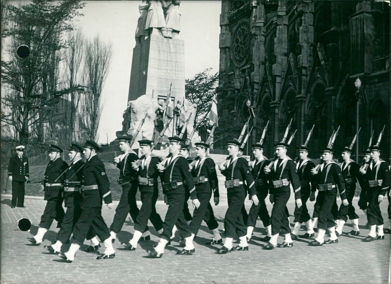 French marines in front of the monument "Hairy Stranger" in Laeken. - Vintage Photograph