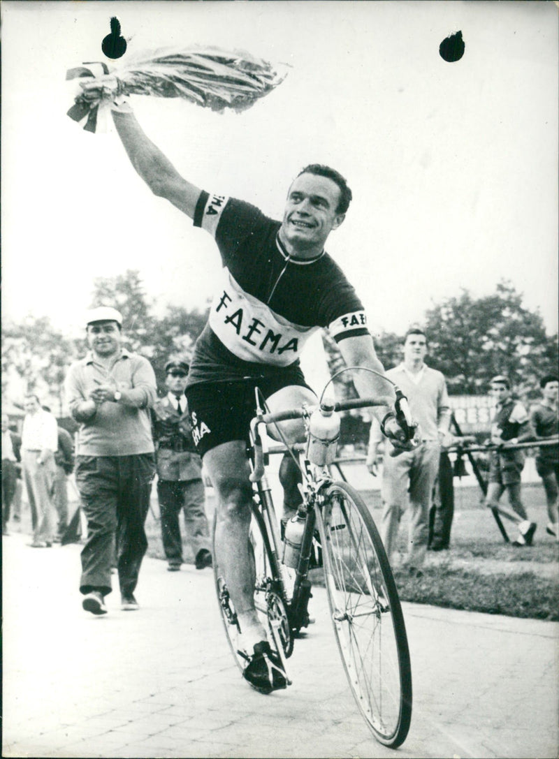 Germain Derijcke won the circuit of the Tre Valli Varesine - Vintage Photograph