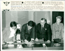 Signature of protocol on international trade relations between Washington and Brussels. - Vintage Photograph