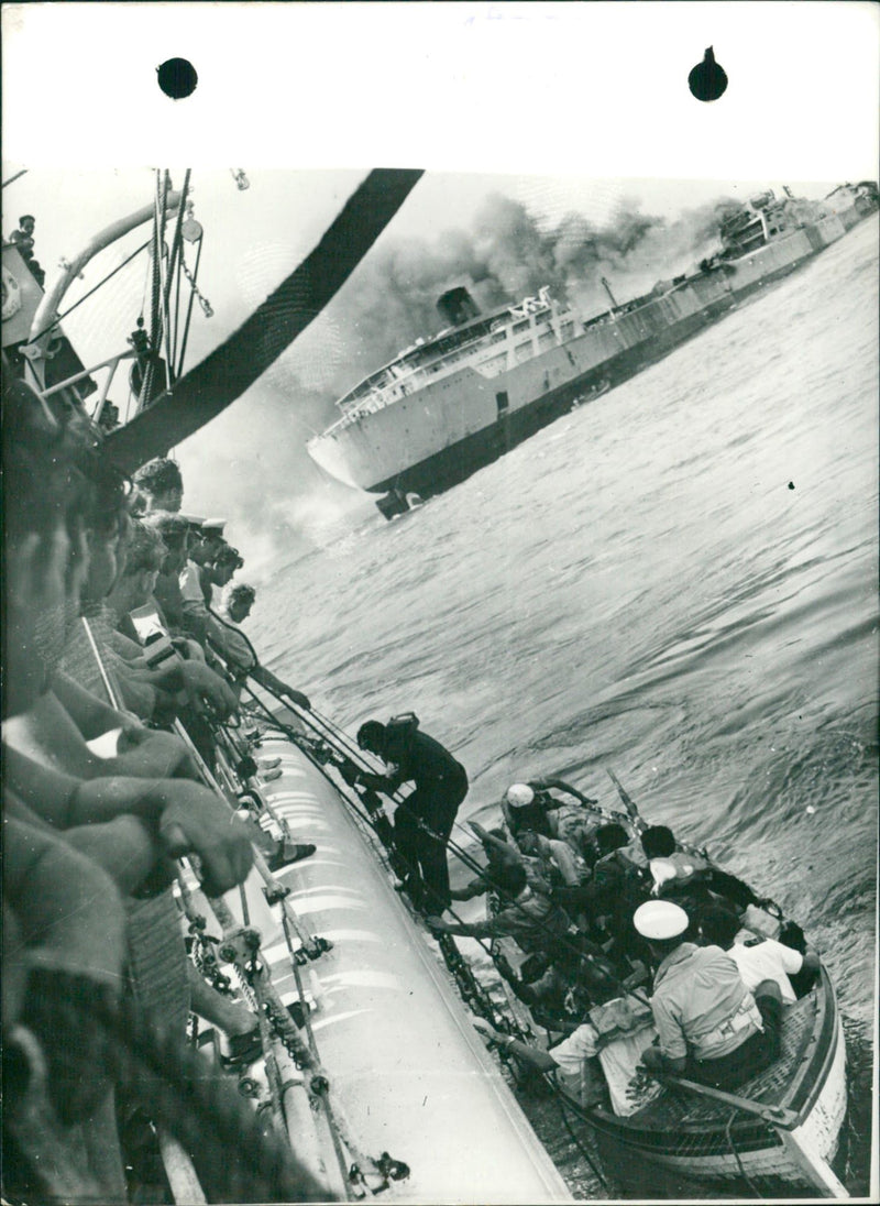 The sinking of the "World Splendor" - Vintage Photograph