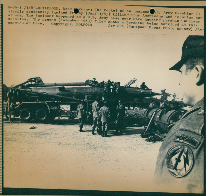 1983 FANNER JANVIER ARMY PRESS - Vintage Photograph