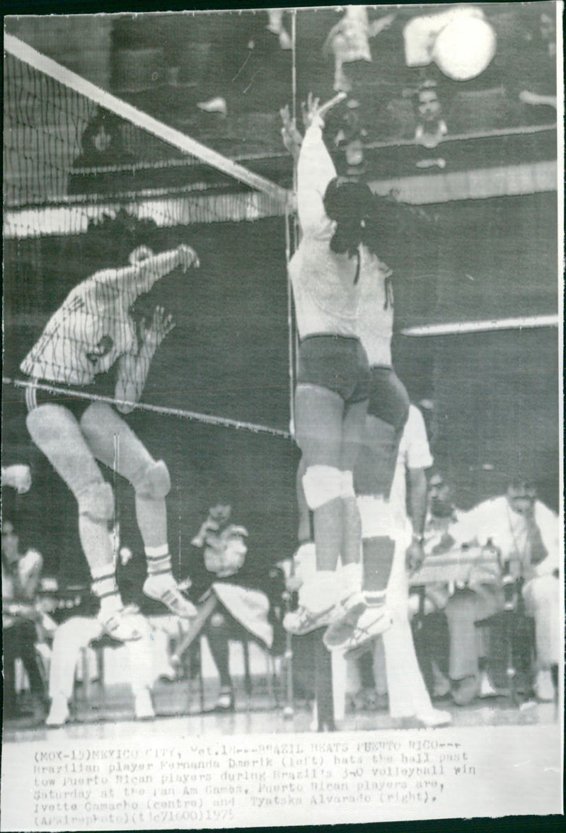 1975 Panamerican Games Mexico- Volleyball - Vintage Photograph