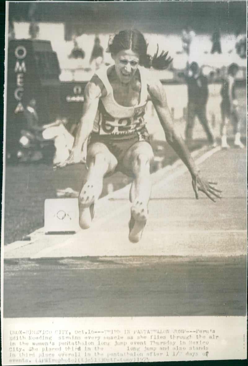 1975 Panamerican Games Mexico- Women's Penthalon long jump - Vintage Photograph