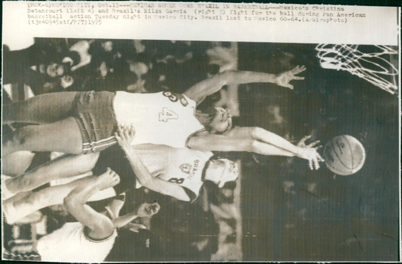 1975 Panamerican Games Mexico- Basketball Mexico- Brazil - Vintage Photograph