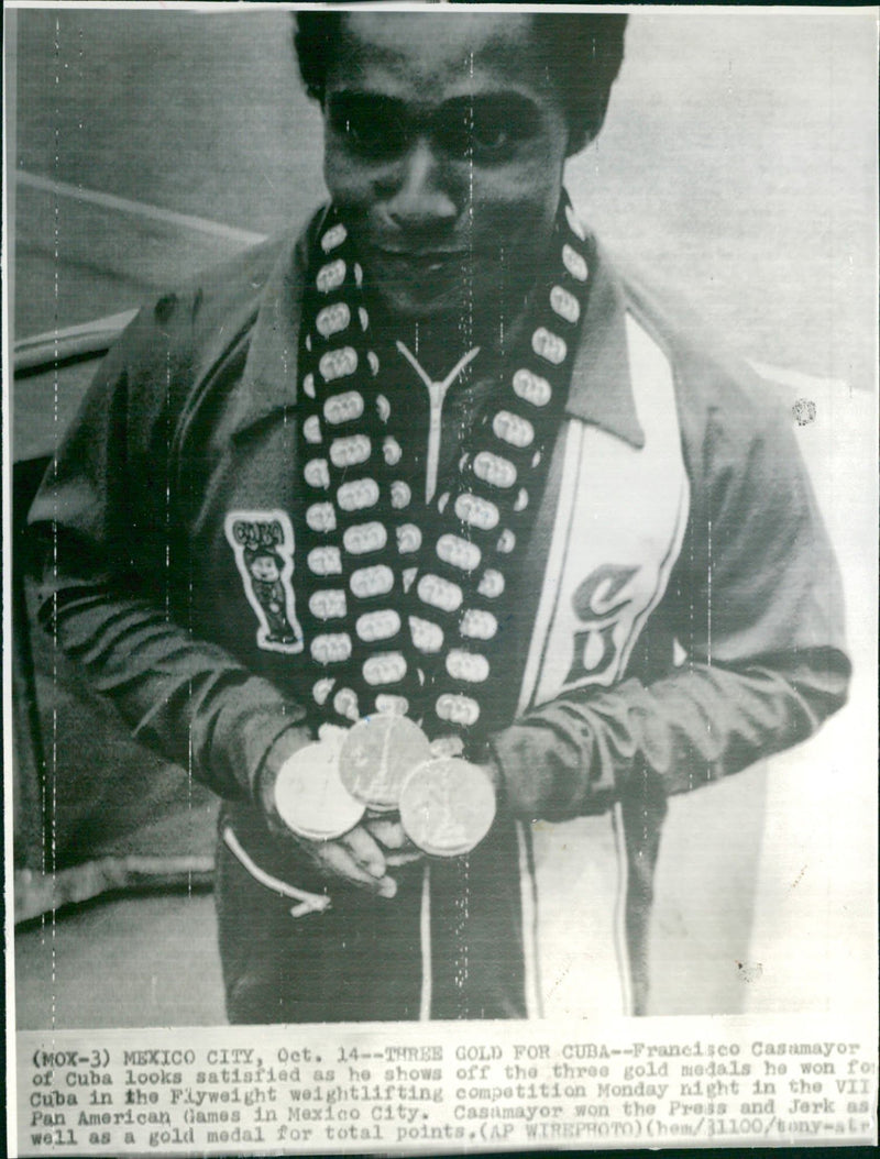 THREE GOLD FOR CUBA - Vintage Photograph