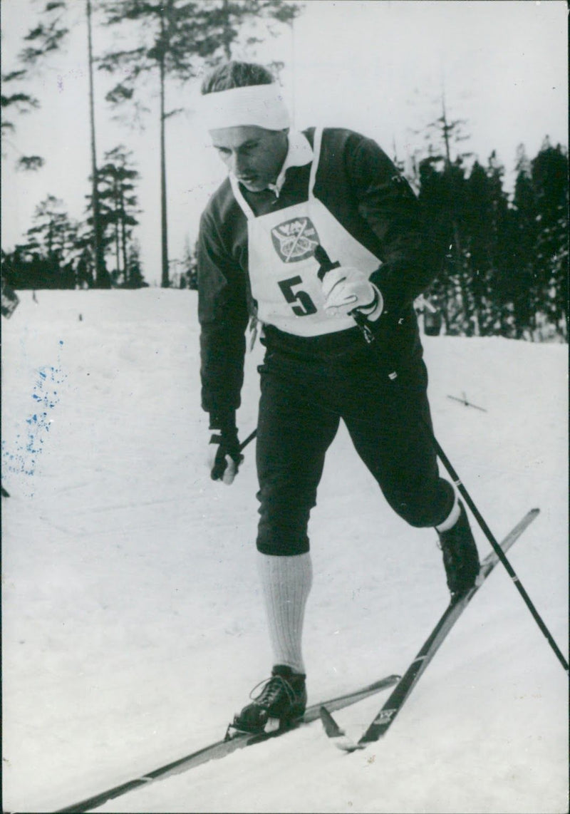 Langlauf Skiing - Vintage Photograph