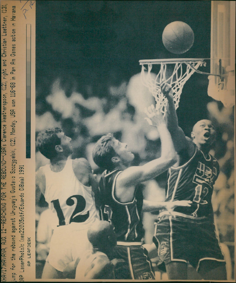 Panamerican Games In Cuba: Basketball USA- Uruguay - Vintage Photograph