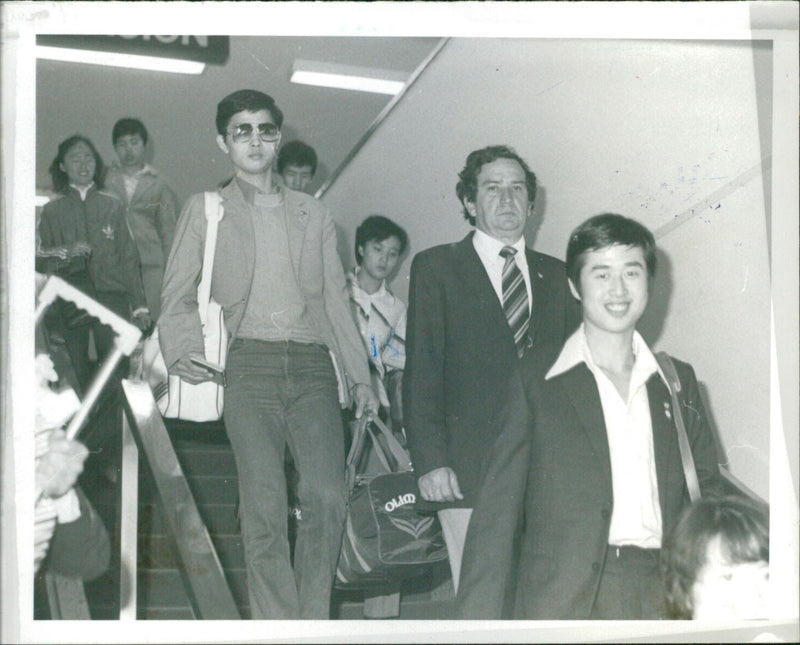 Chinese tennis table players arrive in Colombia - Vintage Photograph