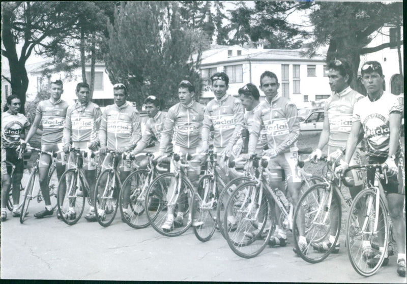 Glacial cycling team - Vintage Photograph