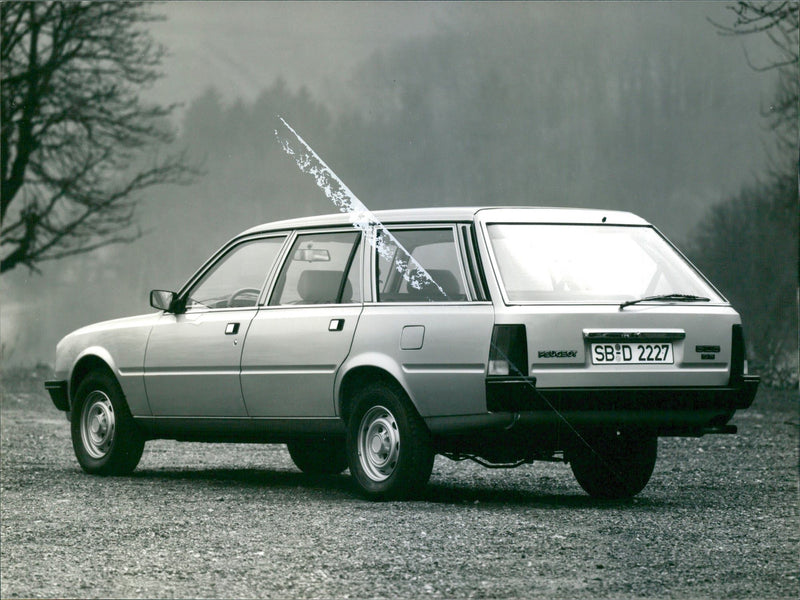 1982 Peugeot 505 GR - Vintage Photograph