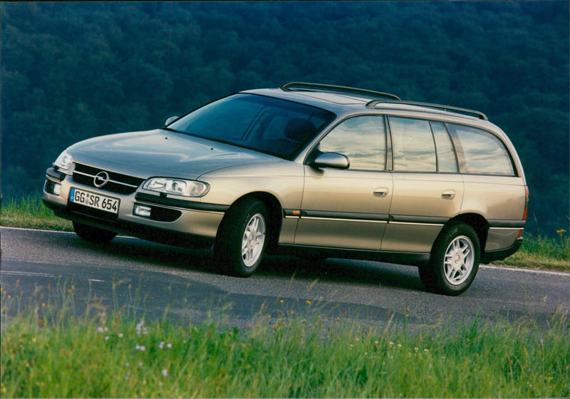 1998 Opel Omega - Vintage Photograph