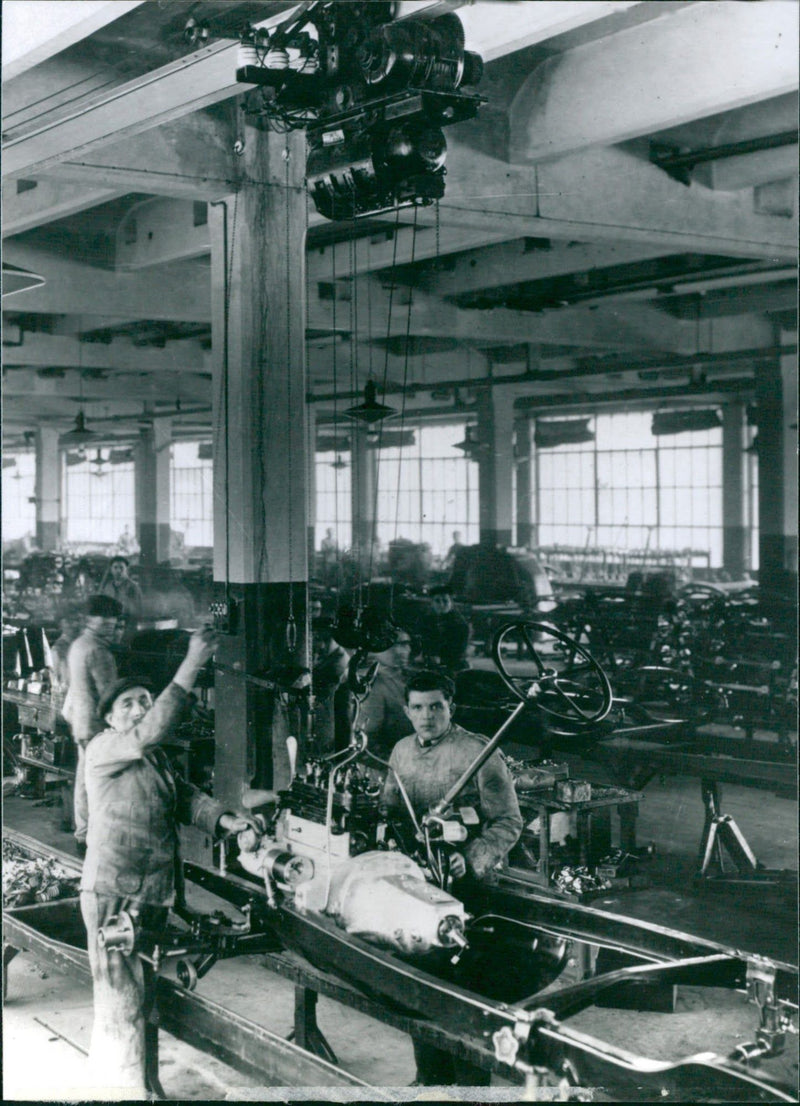 Fitting the engine on a 501 chassis - Vintage Photograph