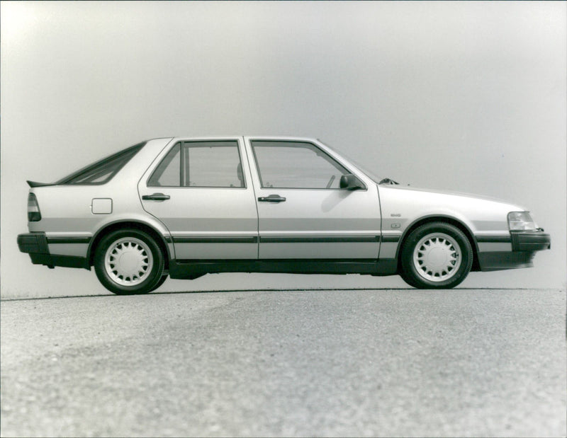 1991 Saab 9000 2.3 Turbo - Vintage Photograph