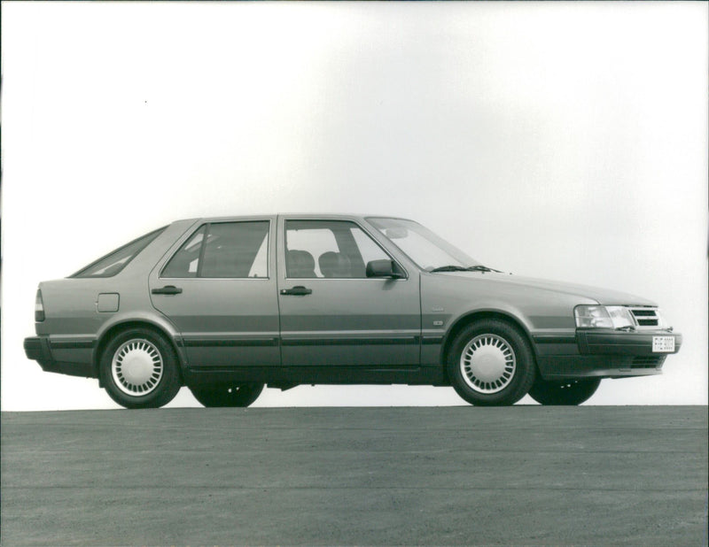 1991 Saab 9000 CD 2.3 16 - Vintage Photograph