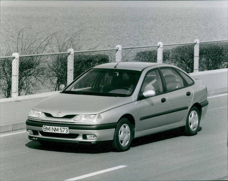 Renault Laguna RXE 2.0 - Vintage Photograph