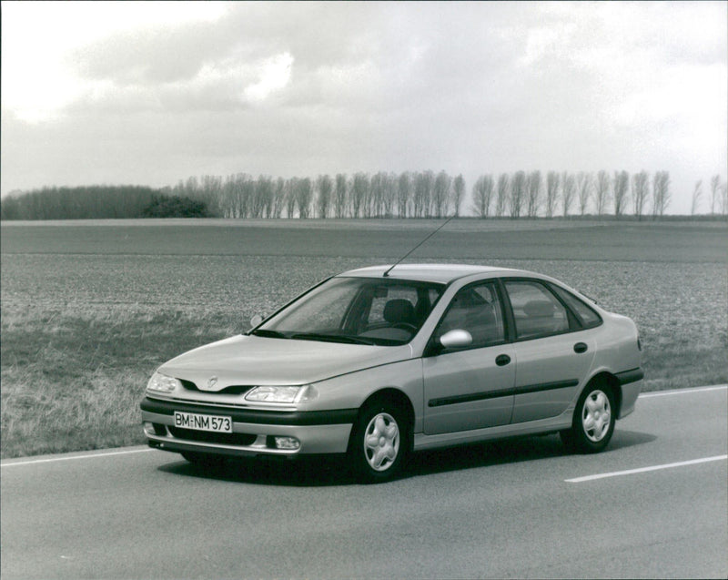 Renault Laguna RXE 2.0 - Vintage Photograph