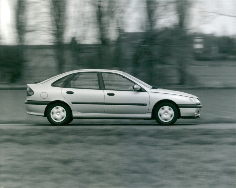 Renault Laguna RXE 2.0 - Vintage Photograph