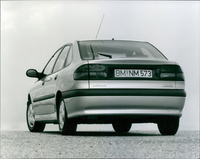 Renault Laguna RXE 2.0 - Vintage Photograph