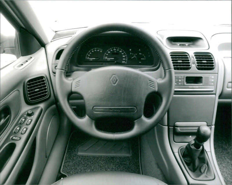 Renault Laguna RXE 2.0 - Vintage Photograph