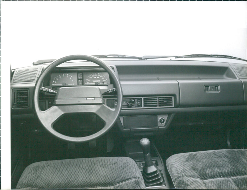 Mazda 626-Limousine, 1.6 - Vintage Photograph