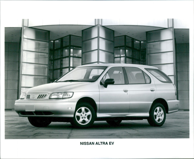 Nissan Altra EV - Vintage Photograph