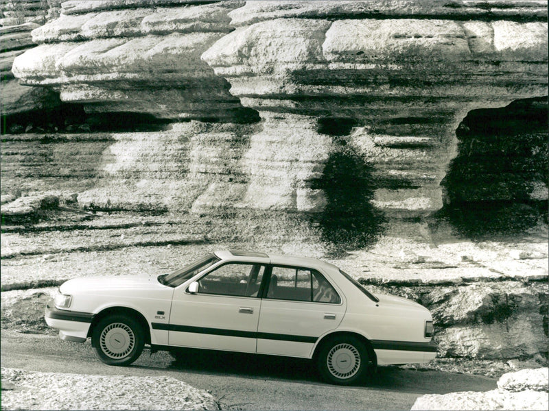 Mazda 929 GLX - Vintage Photograph