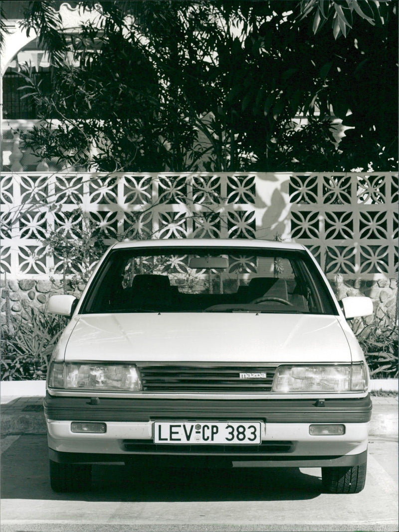 Mazda 929 GLX - Vintage Photograph