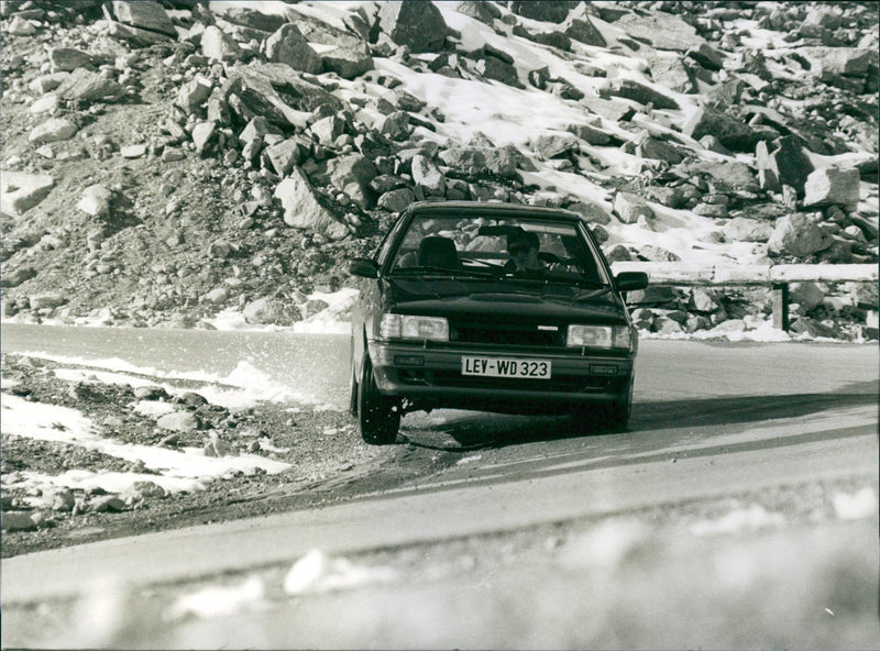1986 Mazda 323 Turbo 4WD 16 V - Vintage Photograph