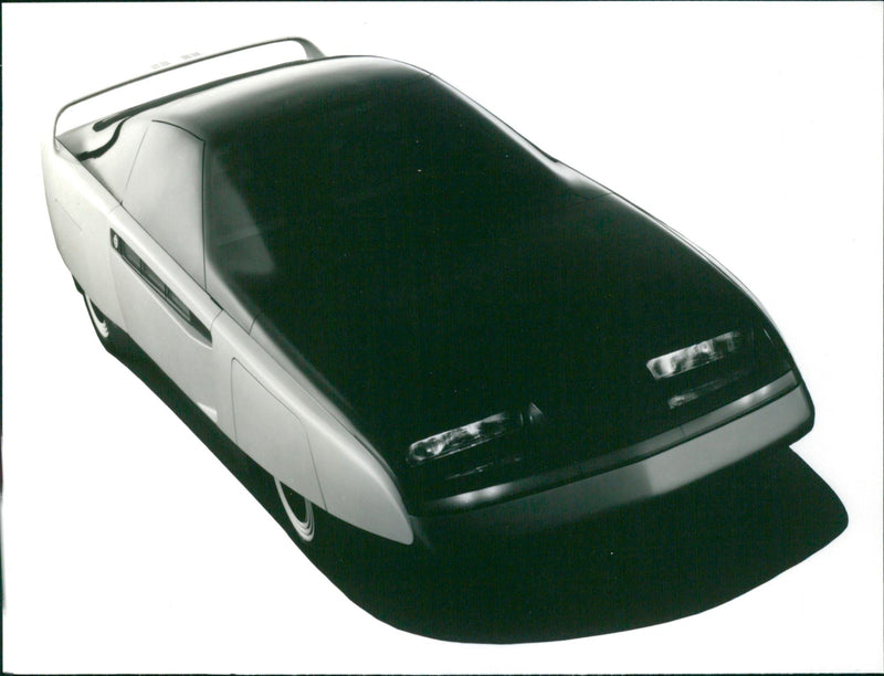 Mitsubishi MP-90 concept car - Vintage Photograph