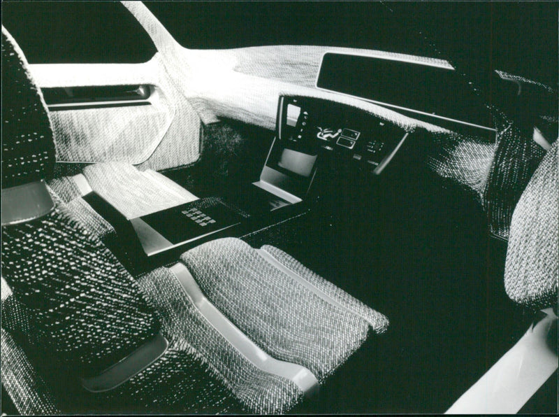 Mitsubishi MP-90 concept car - Vintage Photograph