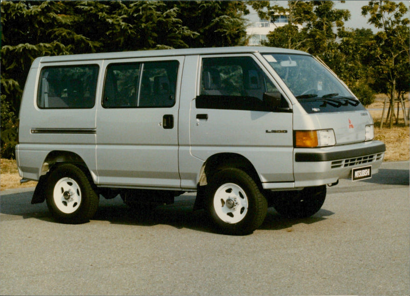 Mitsubishi L300 4WD - Vintage Photograph