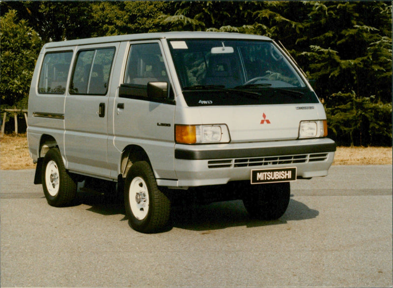 Mitsubishi L300 4WD - Vintage Photograph