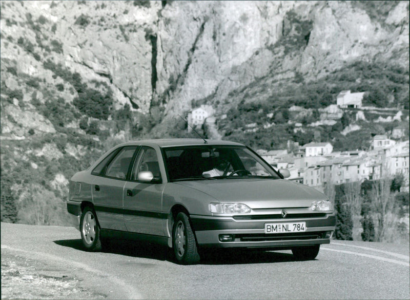 Renault Safrane - Vintage Photograph