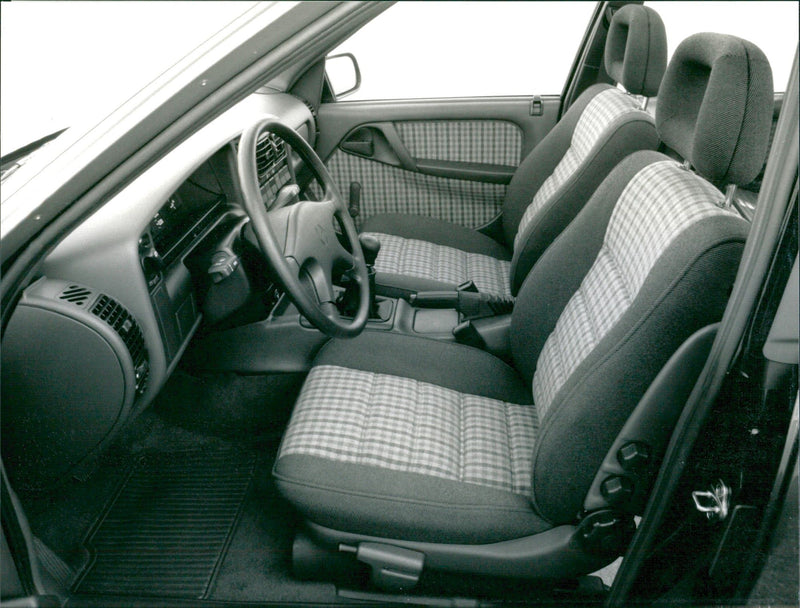 1989 Opel Omega Caravan Club - Vintage Photograph