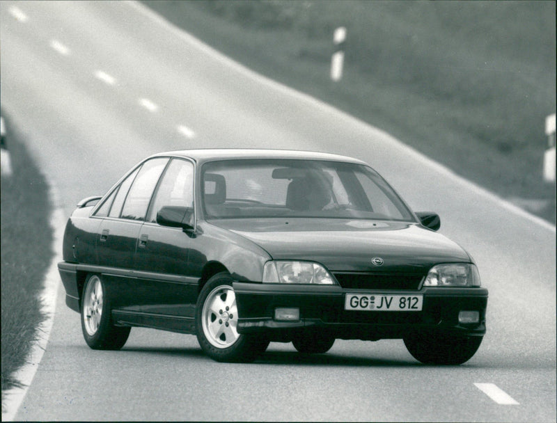 1989 Opel Omega - Vintage Photograph
