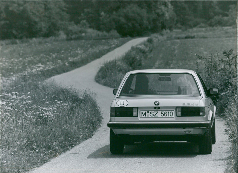 BMW 324 d - Vintage Photograph